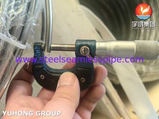 Kelas TP304 / 304L dan TP316 / 316L Stainless Steel Tabung Mulus Acar / Permukaan Anil cerah ASME SA213
